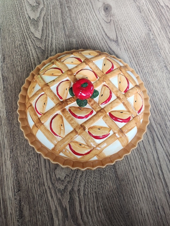 Vintage Other - Vintage Ceramic Apple Lattice Pie Dish - Red & Tan